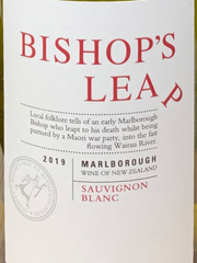 Laad afbeelding in Galerij-viewer, Bishop's Leap Sauvignon Blanc is de wijn die u kunt kopen bij bouchon in den haag. Deze witte wijn met zijn sauvignon blanc en Nieuw Zeelandse maak is een spannende wijn om te drinken en om van te genieten. bestel nu uw Bishop's Leap Sauvignon Blanc bij bouchon.